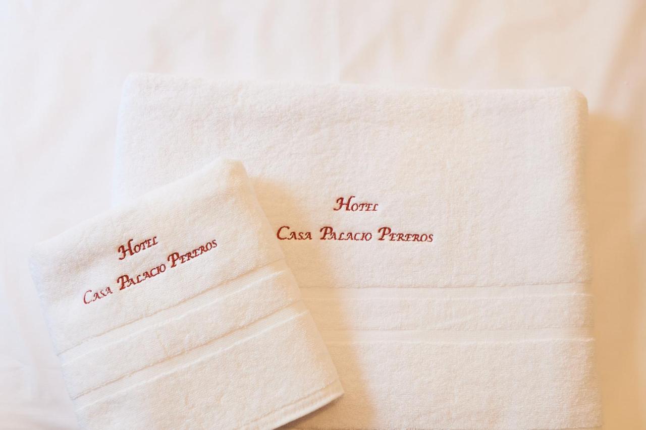 Hotel Casa Palacio Pereros Caces エクステリア 写真
